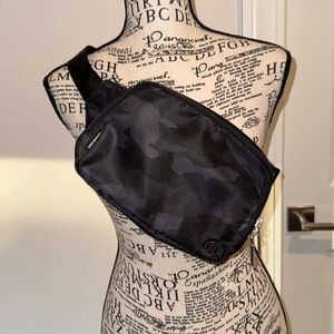 Lululemon Everywhere Belt Bag *1L